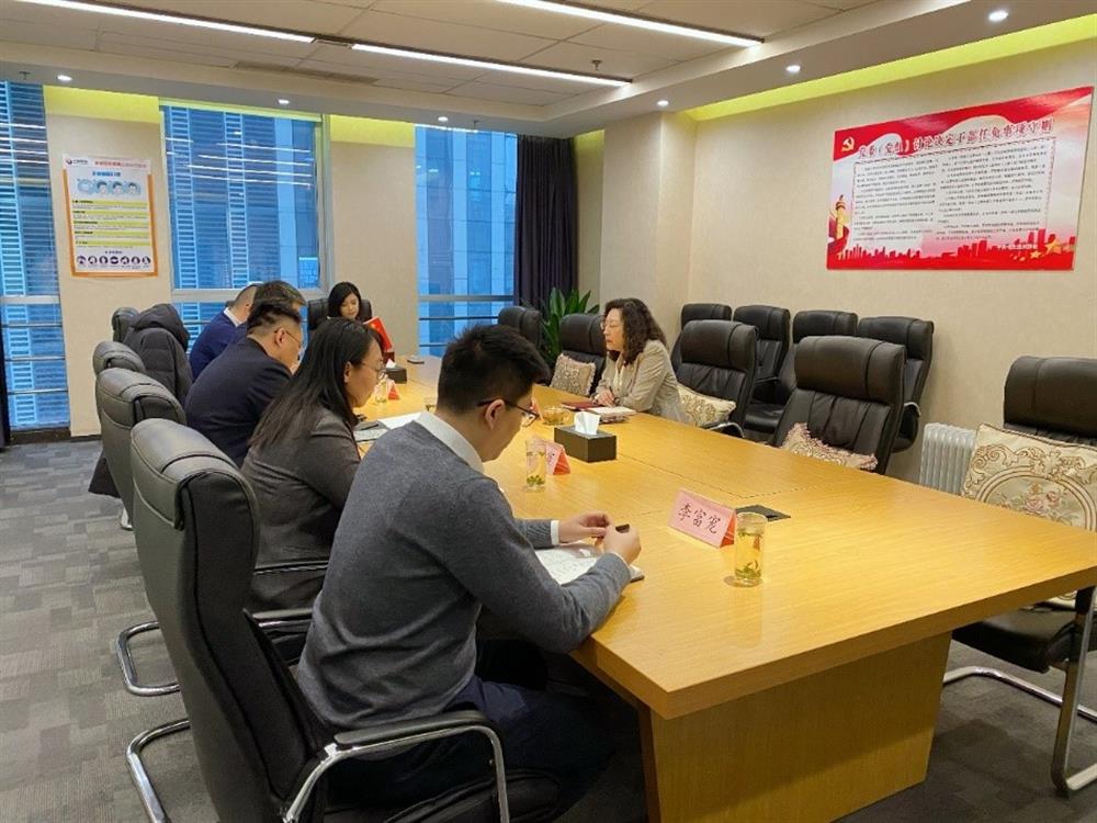 集團(tuán)黨委副書記、總經(jīng)理黃蓓調(diào)研園區(qū)集團(tuán)并召開民主生活會(huì)征求意見座談會(huì)