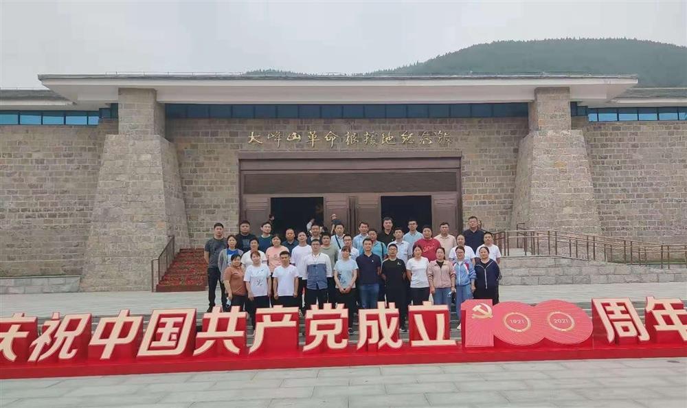 創(chuàng)新發(fā)展穩(wěn)定餐飲品質(zhì)，強(qiáng)化管理提高經(jīng)營(yíng)效率